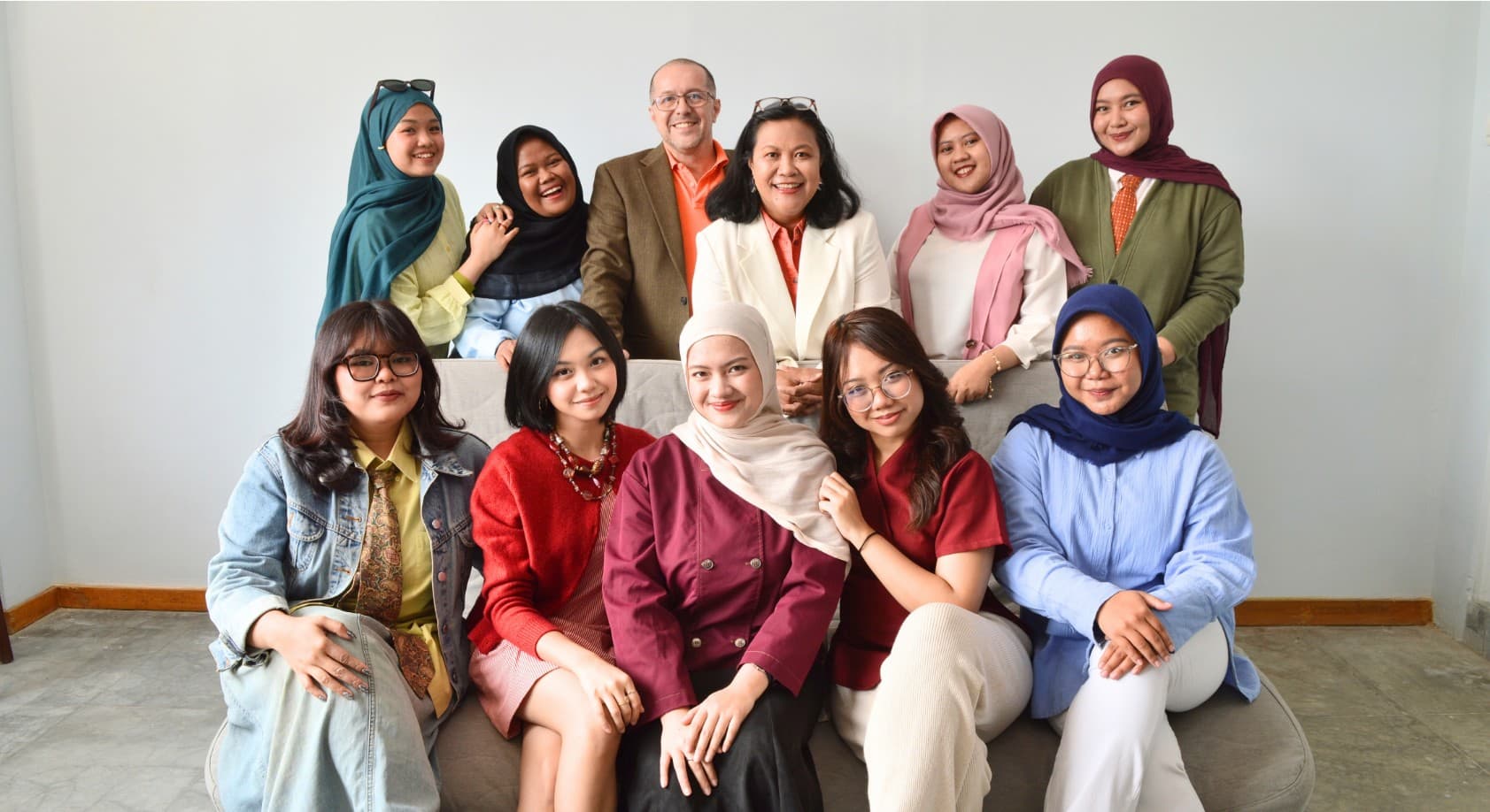 Tim BOI Research berkumpul untuk foto bersama